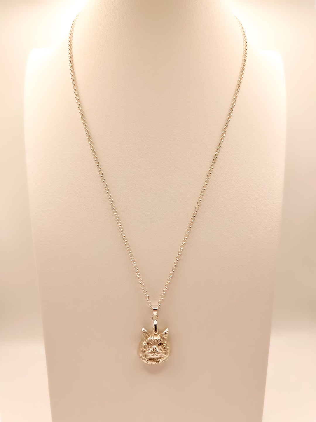 Cat charm necklace